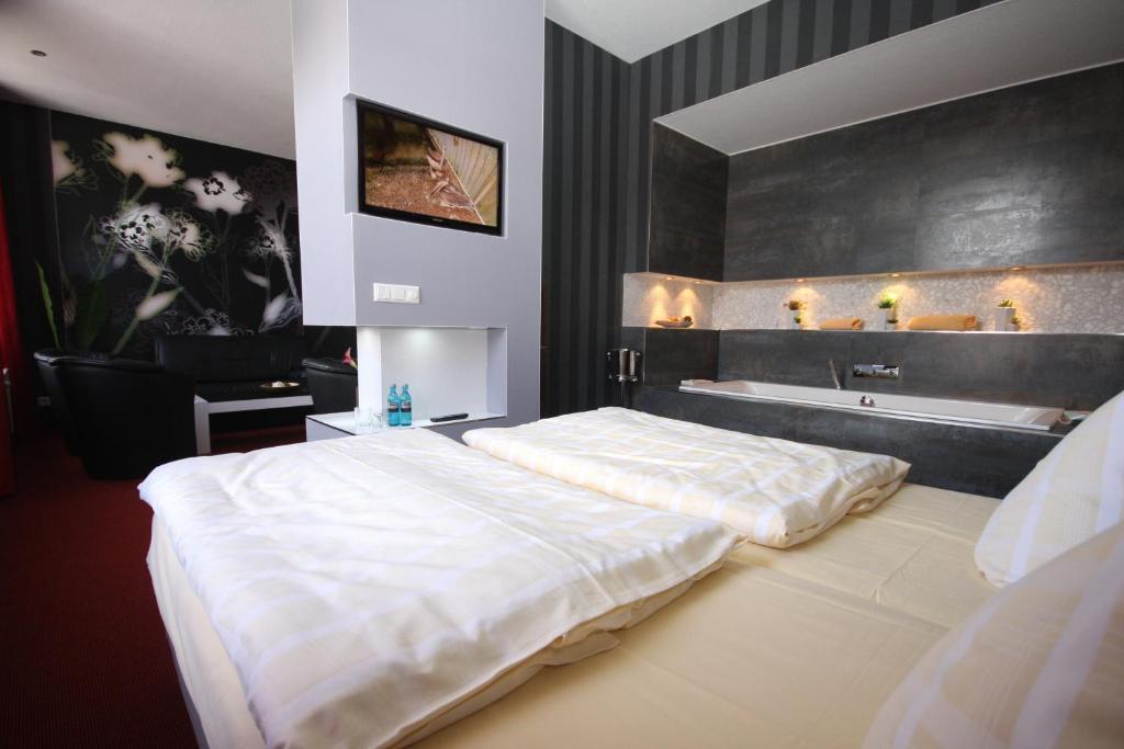 Sl'Otel - Das Stadthotel - Voll Klimatisiert Bernburg Dış mekan fotoğraf