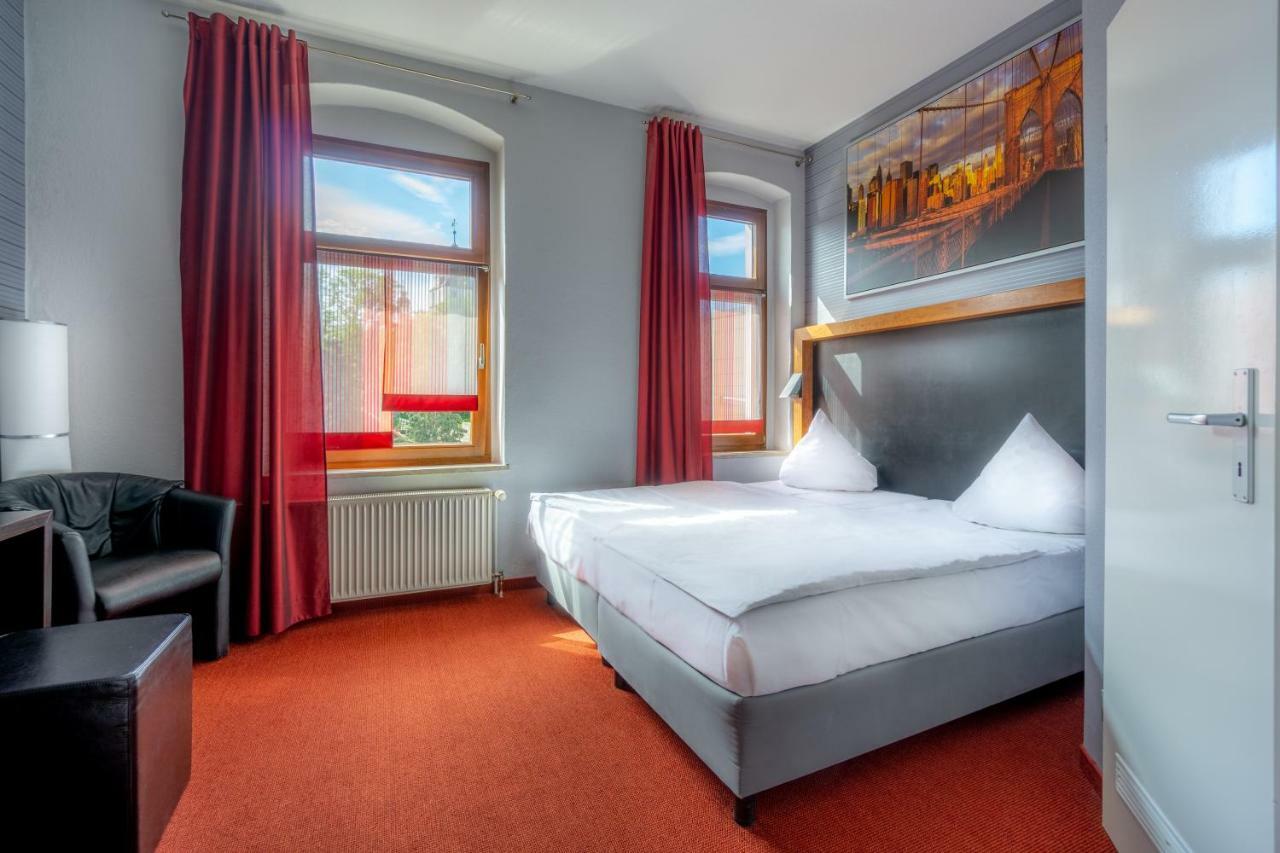 Sl'Otel - Das Stadthotel - Voll Klimatisiert Bernburg Dış mekan fotoğraf