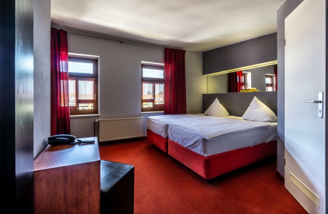 Sl'Otel - Das Stadthotel - Voll Klimatisiert Bernburg Dış mekan fotoğraf