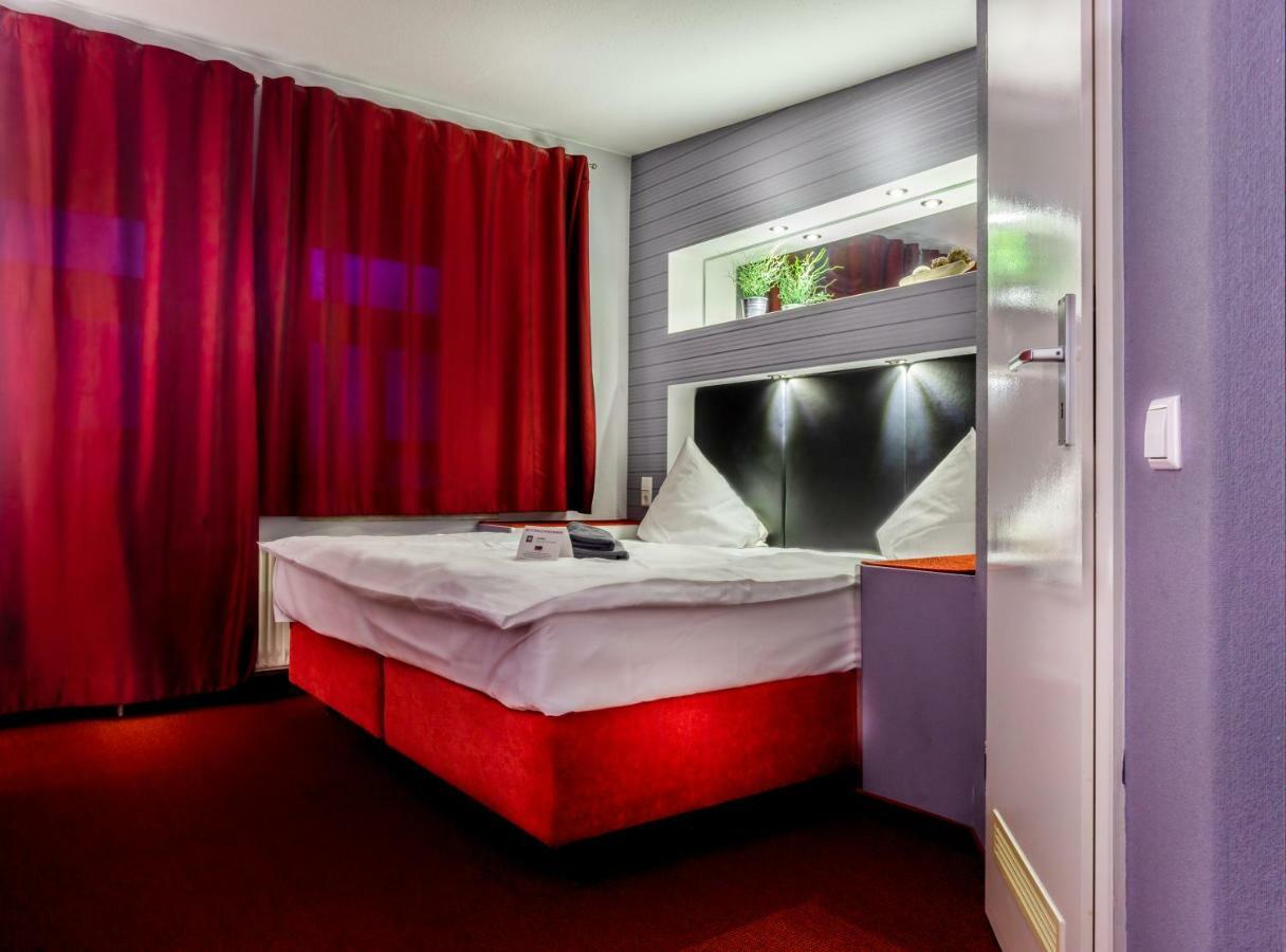 Sl'Otel - Das Stadthotel - Voll Klimatisiert Bernburg Dış mekan fotoğraf